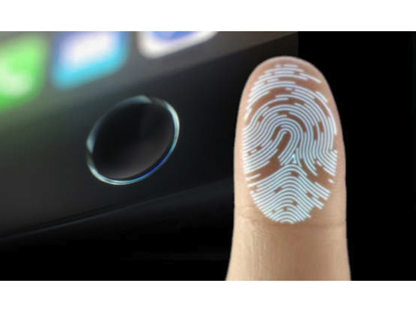 新買的車，鑰匙丟了，就砸窗戶：嚇得我想給自己買個指紋鎖了